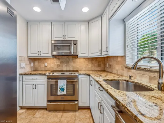 578  Broad S AVE, Naples, FL 34102