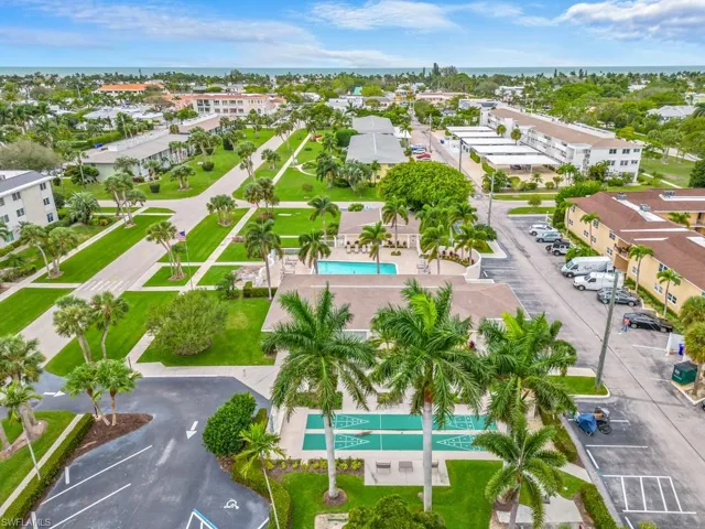 578  Broad S AVE, Naples, FL 34102