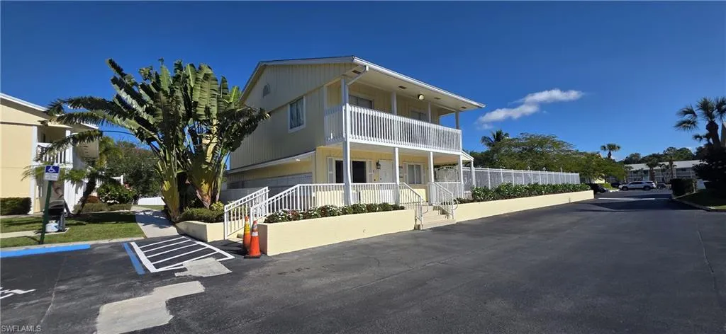 4617  Bayshore  DR, Naples, FL 34112