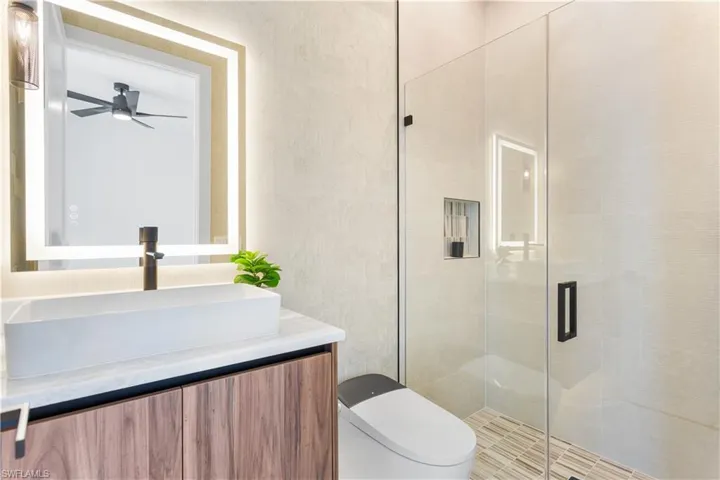 ENSUITE 2nd MASTER BATHROOM!