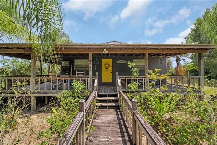 Front view of home