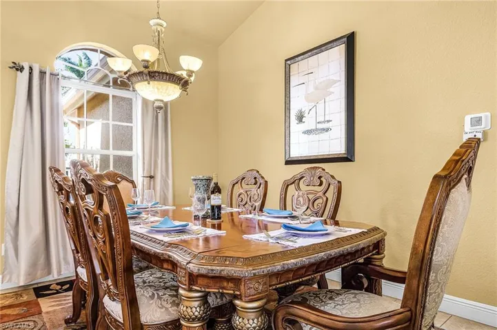 Dining area with seating for 6