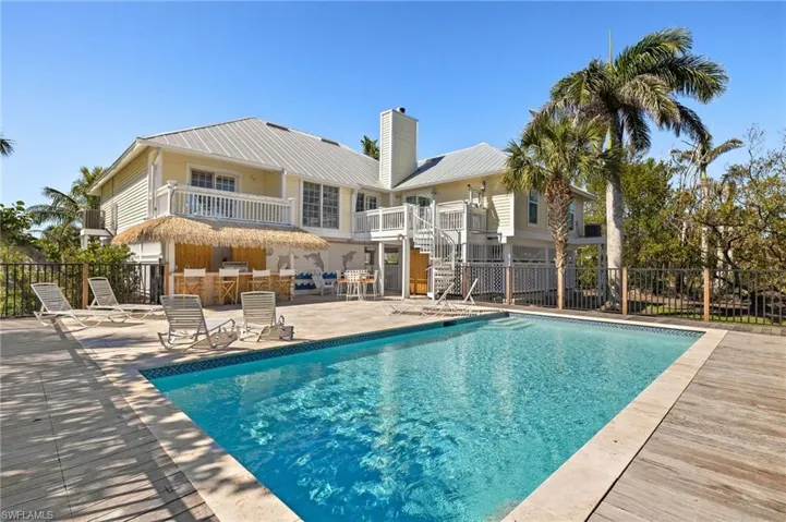 Back Exterior/Pool