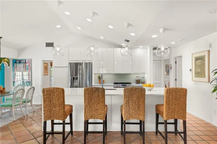 Kitchen/Breakfast Bar