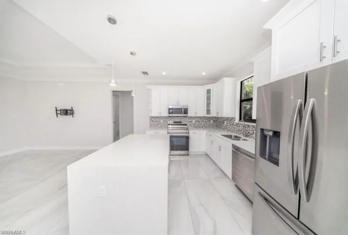 808 37th Ave Nw, Naples, Florida 34120