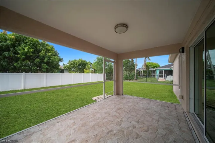 2007 Nw 21st St, Cape Coral, Florida 33993