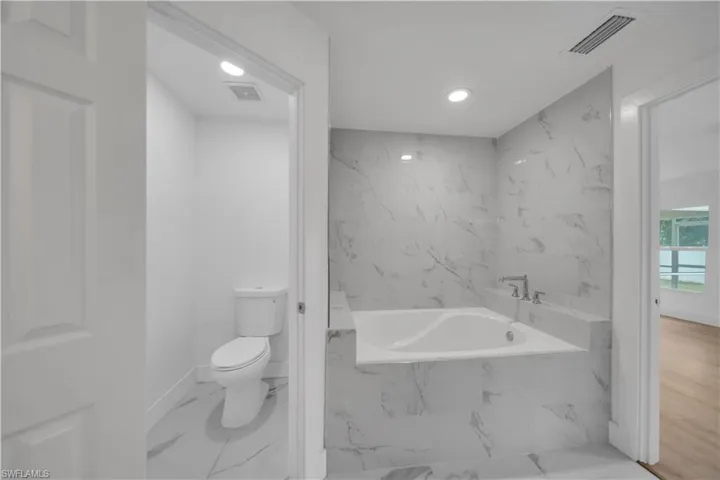 2007 Nw 21st St, Cape Coral, Florida 33993