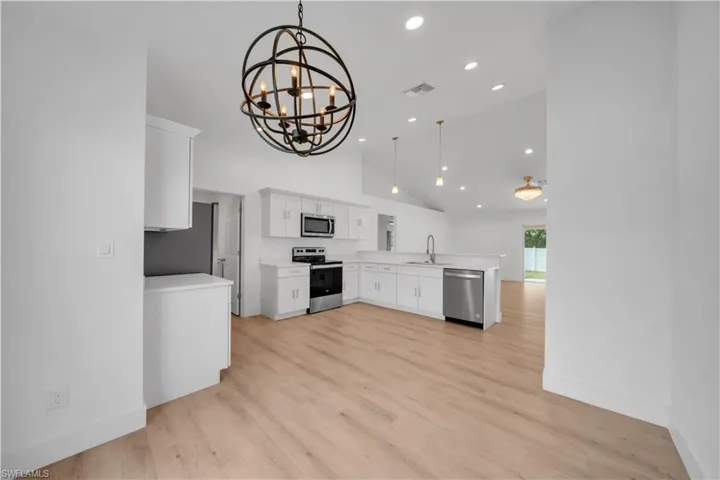 2007 Nw 21st St, Cape Coral, Florida 33993