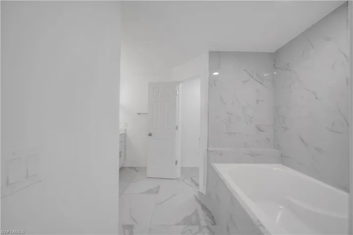 2007 Nw 21st St, Cape Coral, Florida 33993