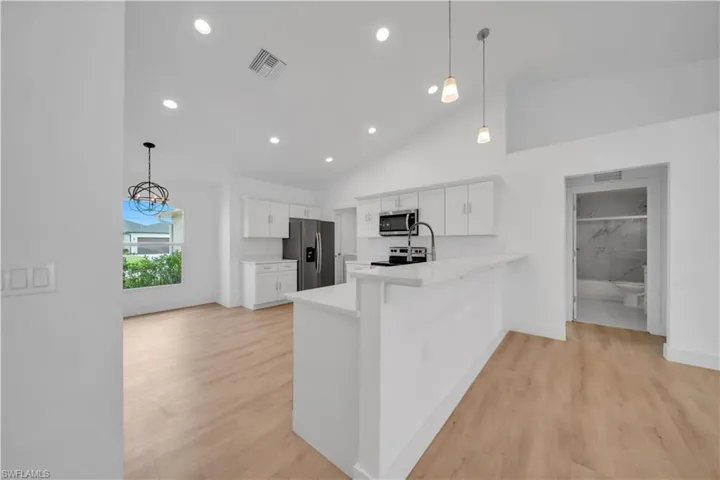 2007 Nw 21st St, Cape Coral, Florida 33993