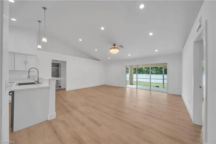 2007 Nw 21st St, Cape Coral, Florida 33993