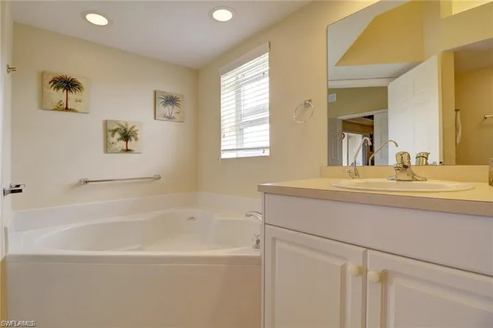 26630 Rosewood Pointe Dr 306, Bonita Springs, Florida 34135