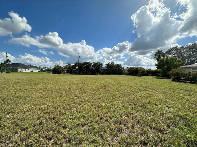 Lot from Street facing South. The lot is totally clear with no trees or bushes