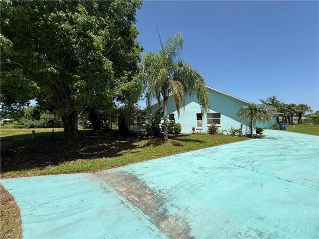 2401 Fisher Ct, Lehigh Acres, Florida 33936