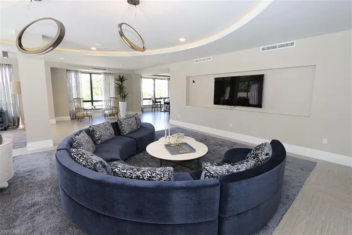 1135  3rd S AVE, Naples, FL 34102