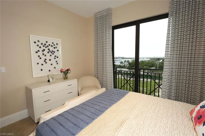 1135  3rd S AVE, Naples, FL 34102