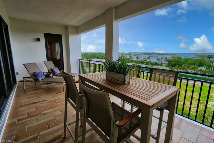 1135  3rd S AVE, Naples, FL 34102