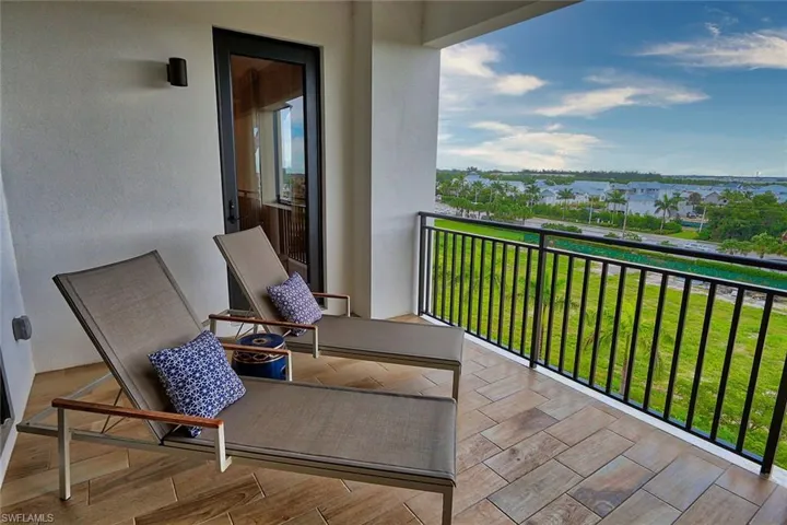 1135  3rd S AVE, Naples, FL 34102