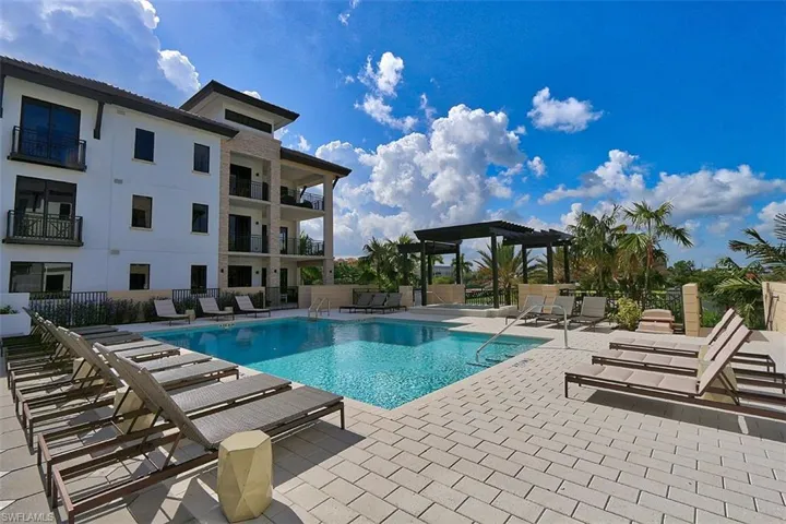 1135  3rd S AVE, Naples, FL 34102