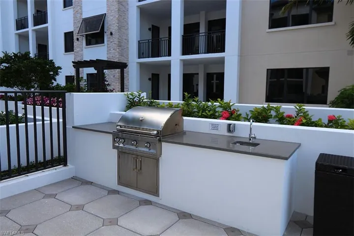 1135  3rd S AVE, Naples, FL 34102