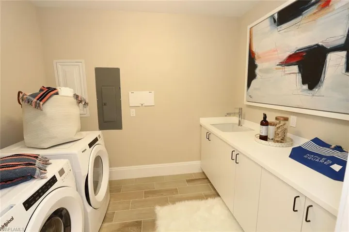 1135  3rd S AVE, Naples, FL 34102
