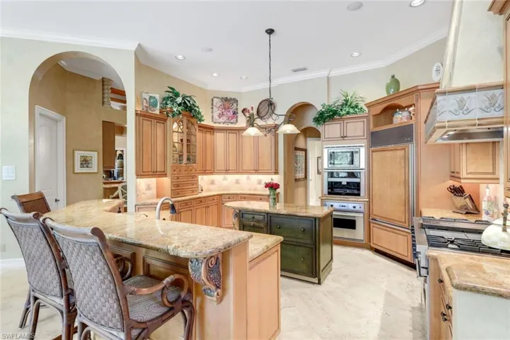 2350  Cheshire  LN, Naples, FL 34109