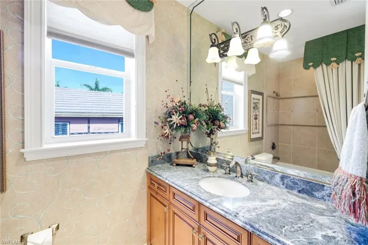 2350  Cheshire  LN, Naples, FL 34109
