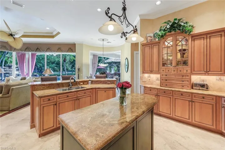 2350  Cheshire  LN, Naples, FL 34109