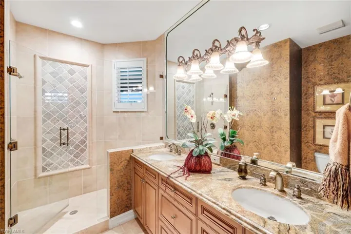 2350  Cheshire  LN, Naples, FL 34109