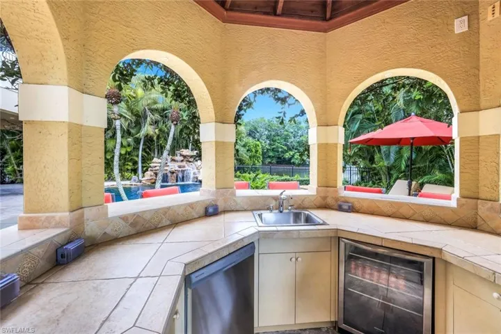2350  Cheshire  LN, Naples, FL 34109