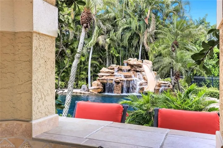 2350  Cheshire  LN, Naples, FL 34109