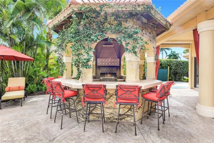 2350  Cheshire  LN, Naples, FL 34109