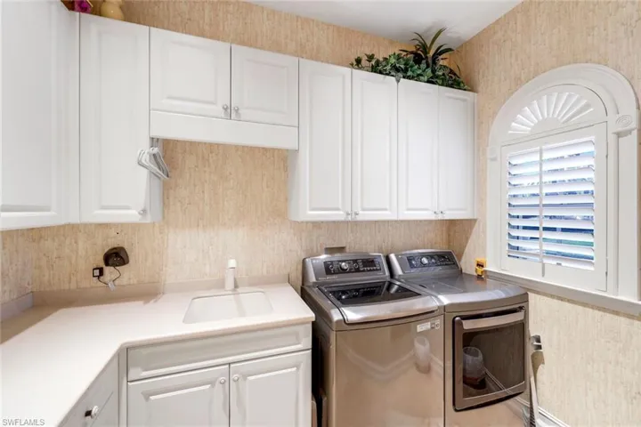 2350  Cheshire  LN, Naples, FL 34109