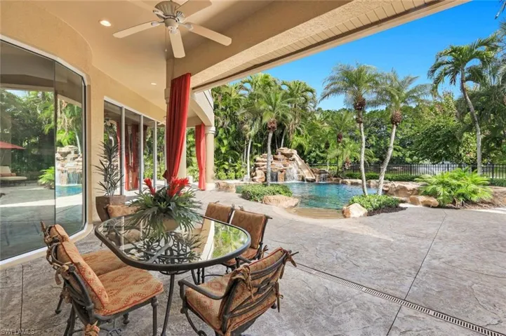 2350  Cheshire  LN, Naples, FL 34109