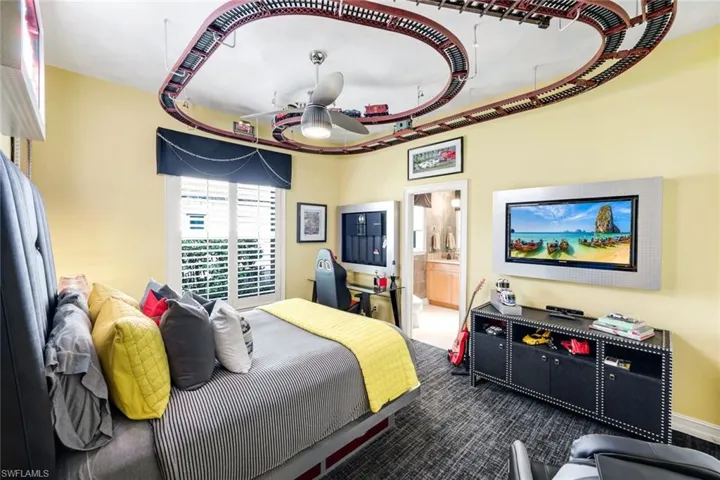 2350  Cheshire  LN, Naples, FL 34109