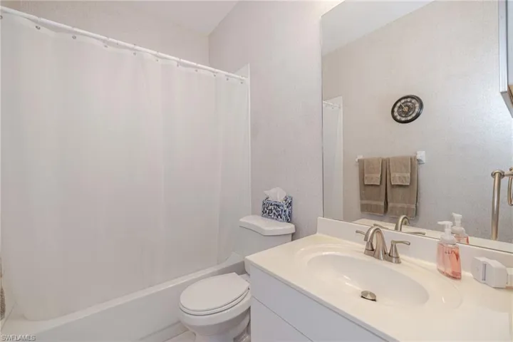 200 Vintage Cir 103, Naples, Florida 34119