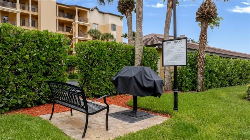 200 Vintage Cir 103, Naples, Florida 34119