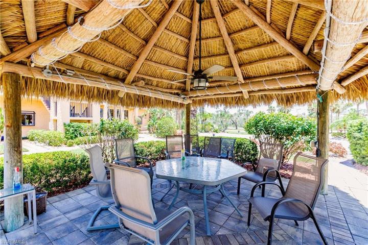 Tiki Hut