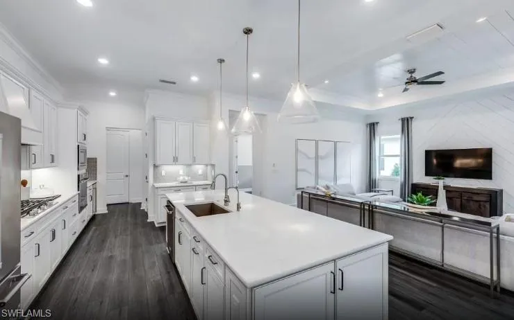Photos are of furnished model. Homes may vary.