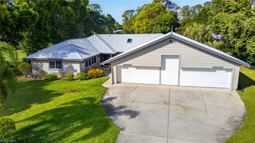 This well cared for Buckingham Airpark hangar home is looking for its next owner.