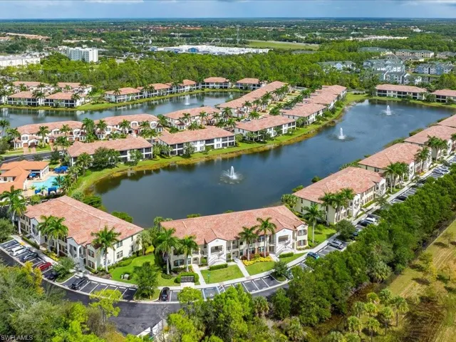 15102 Palmer Lake Cir # 105, Naples, Florida 34109