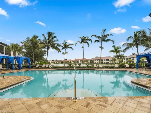 15102 Palmer Lake Cir # 105, Naples, Florida 34109