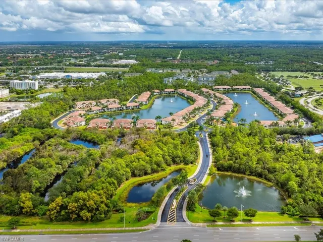 15102 Palmer Lake Cir # 105, Naples, Florida 34109
