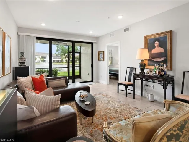 15102 Palmer Lake Cir # 105, Naples, Florida 34109