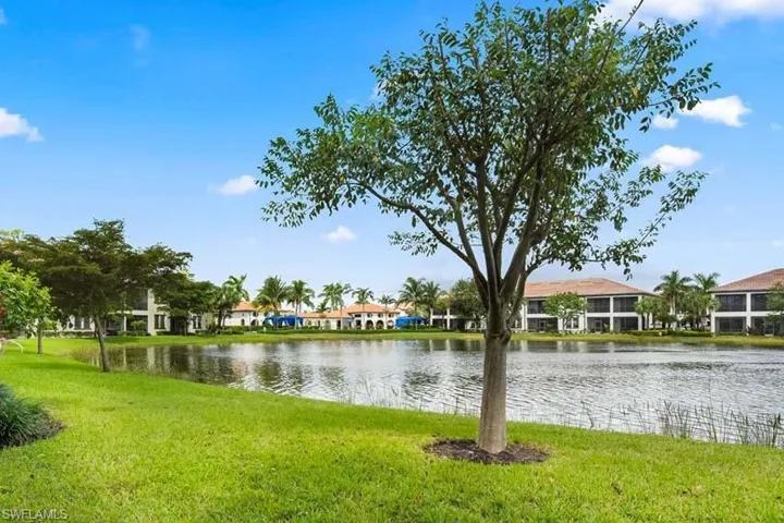 15102 Palmer Lake Cir # 105, Naples, Florida 34109