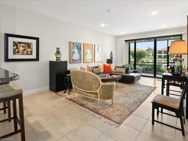 15102 Palmer Lake Cir # 105, Naples, Florida 34109