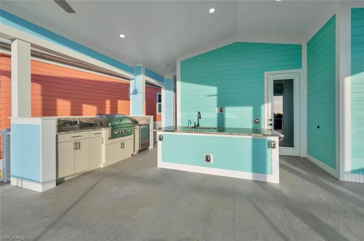 Outdoor kitchenLevel 4