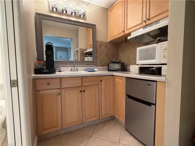 2555  Tamiami N TRL, Naples, FL 34103