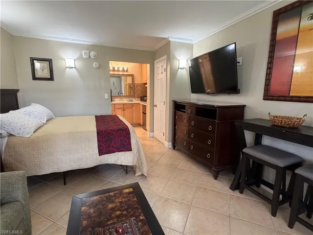 2555  Tamiami N TRL, Naples, FL 34103