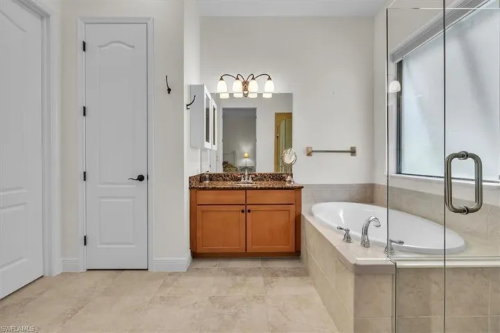 2'nd master bathroom